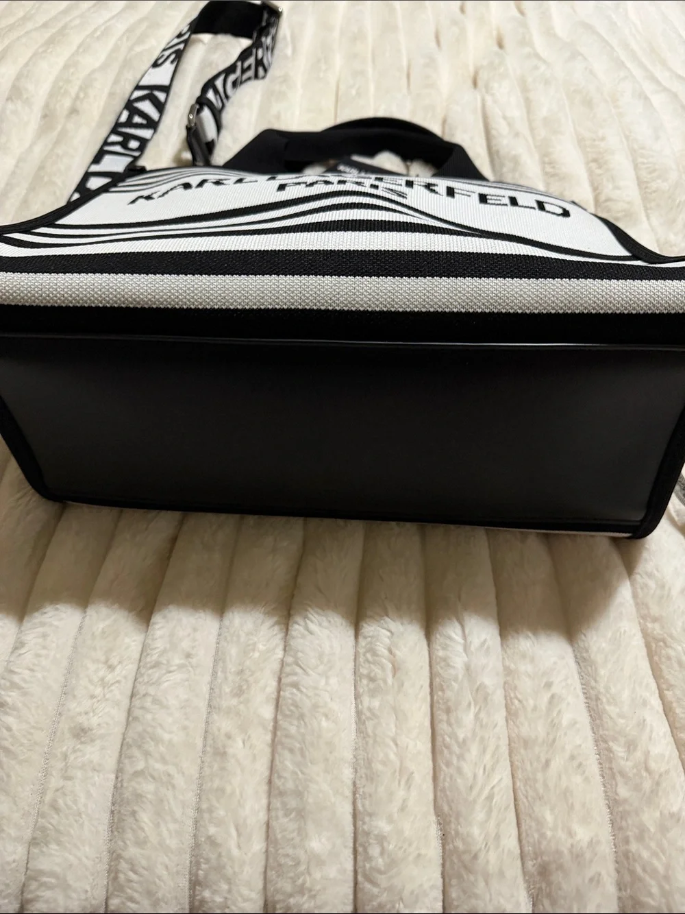 Karl Lagerfeld chic black